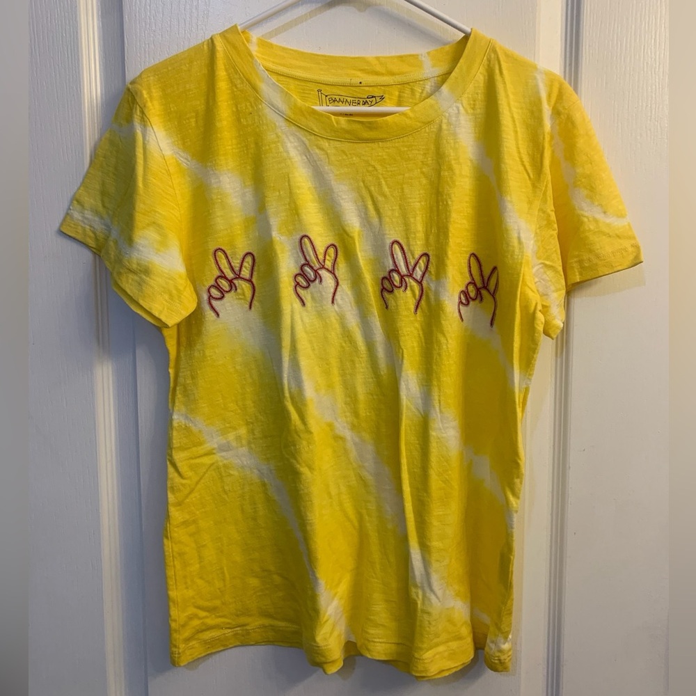 Banner Day Yellow Tie Dye Peace Sign Embroidered Short Sleeve Summer Tee Size S